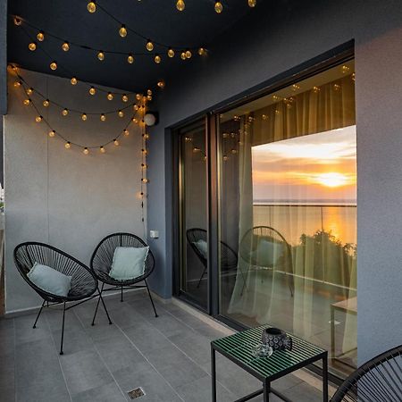 Golden Mirage Sunset Apartment Mamaia Exterior photo